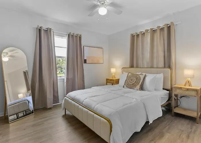 Boho Inspired Apt In The Heart Of Tampa Bay!