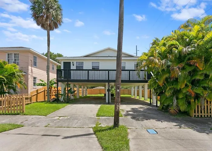 Boho Inspired Apt In The Heart Of Tampa Bay!